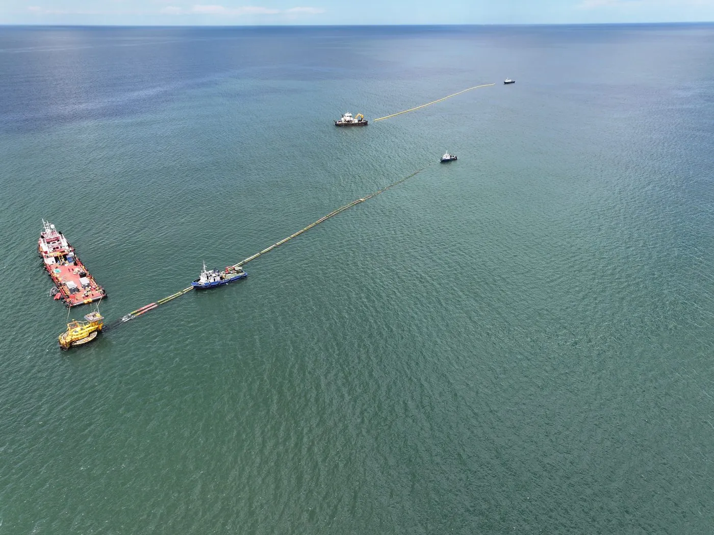 Contención en mar abierto