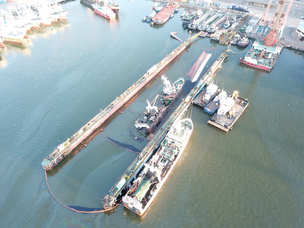 Containment operation at dry dock during daylight
